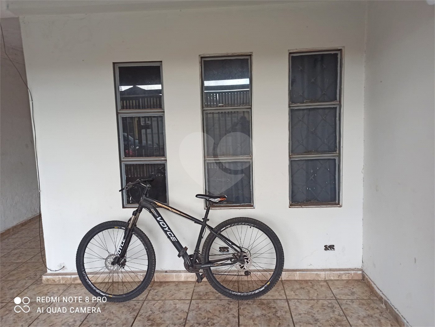 Casa Térrea com 2 dormitórios.