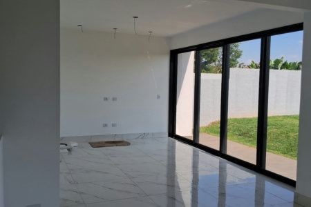 Sobrado à venda com 3 quartos, sendo 1 suíte, em Parque Rizzo, Cotia - SP