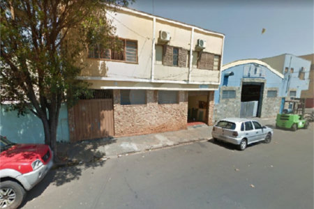 Sobrado com 4 dormitórios.