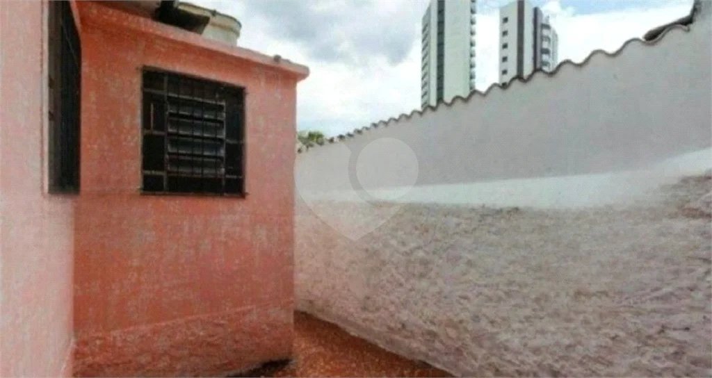Sobrado à venda na Mooca de 212m² com 2 dormitórios, 1 suíte e 2 vagas.