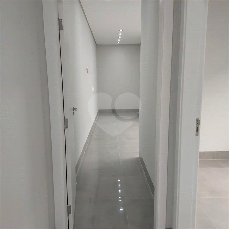 Casa térrea em condomínio fechado com 3 dormitórios sendo 1 suíte em Piracicaba-SP.
