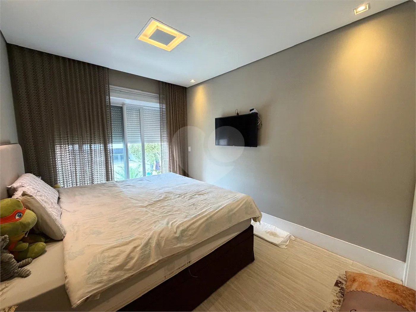Casa de alto padrão em condomínio exclusivo com 4 suítes