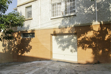 Sobrado à venda na Liberdade, 220 m², 5 dormitórios e 1 vaga, próximo Pq Aclimação, Aceita permuta