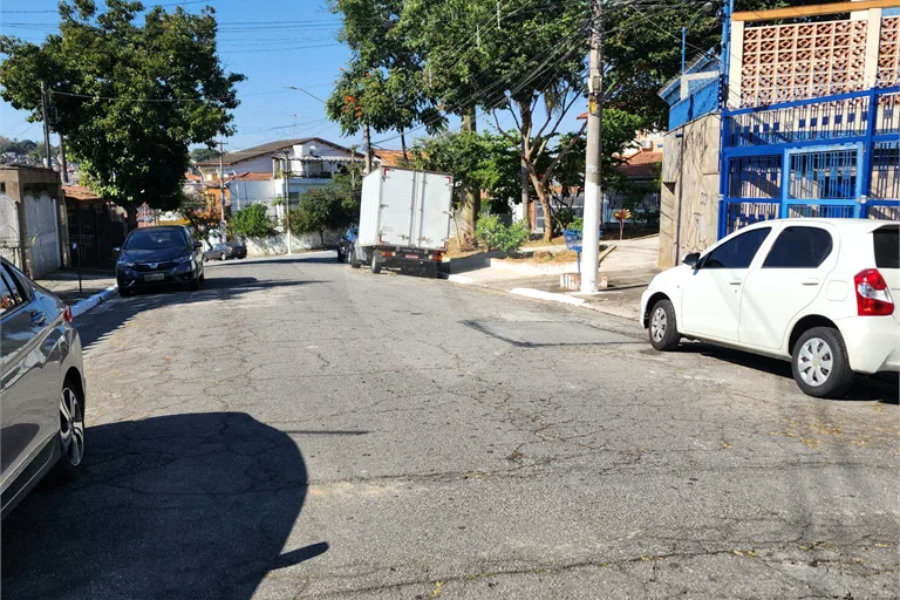 CASA TERREA ANTIGA - COM 330 MTS.2 DE TERRENO
