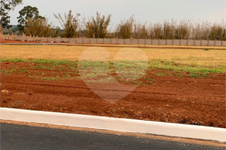 Terreno contendo 252,53 m² de área total .