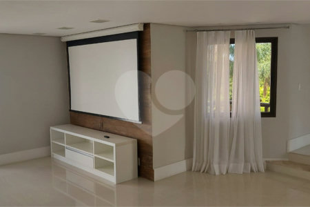 Apartamento à venda no Campo Belo de 245m² com 3 suítes e 3 vagas