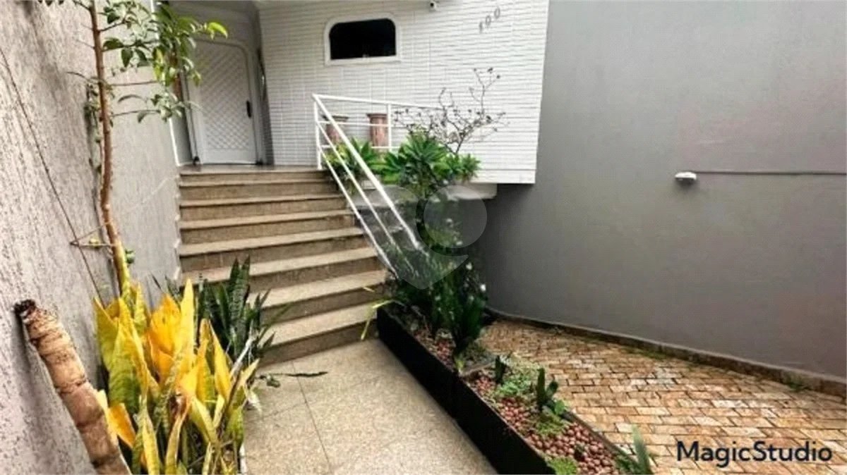 Casa com 400m², 4 dormitórios, sendo 3 suítes, 5 vagas de garagem, à venda na Vila Prudente.