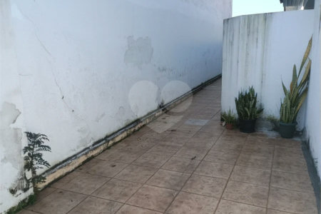 Casa de 1 dormitório com quintal e jardim na Vila Ipojuca!