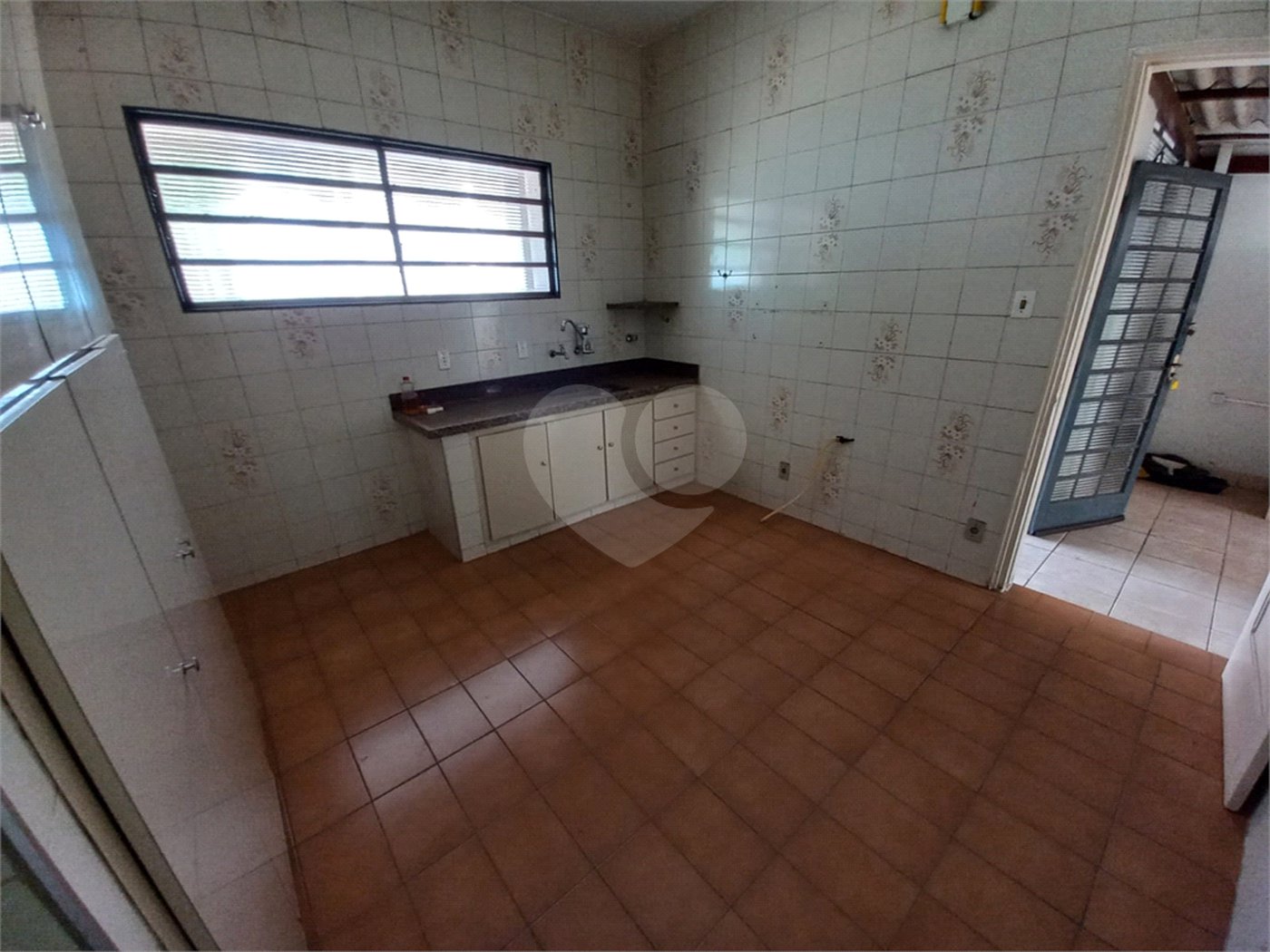 Casa Térrea com 3 dormitórios, sendo 1 suíte.