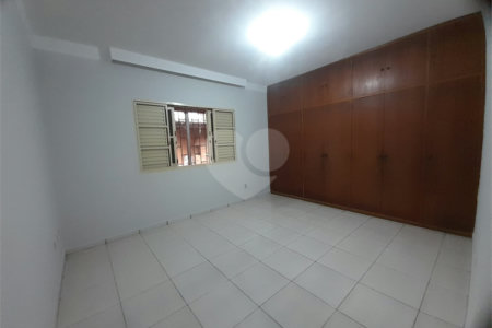 Casa de Alto Padrão à Venda e Locação no Parque Santa Mônica - São Carlos