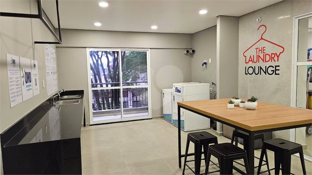 Apartamento Mobiliado a Venda no Campo Belo