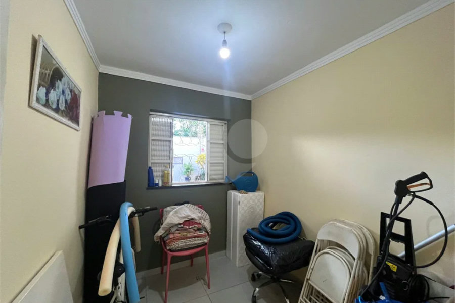 Casa ampla no bairro Terra Rica com 3 pavimentos e excelente estrutura.