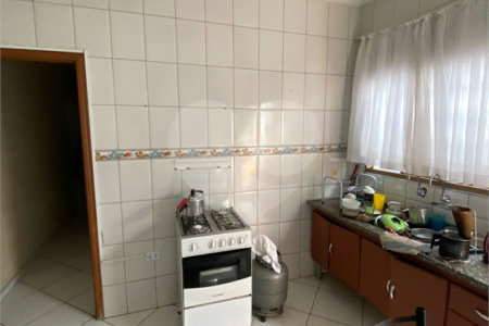 Casa Térrea com 2 dormitórios.