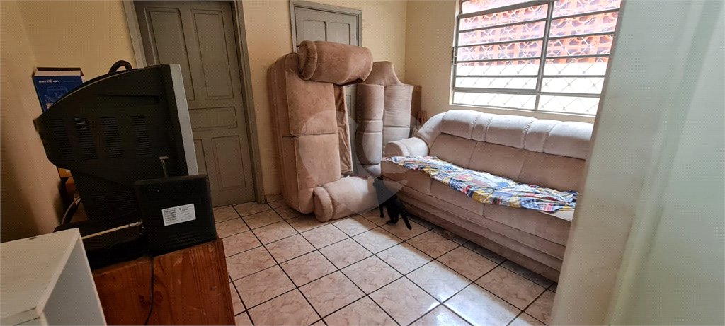 Casa térrea para venda em Araraquara.