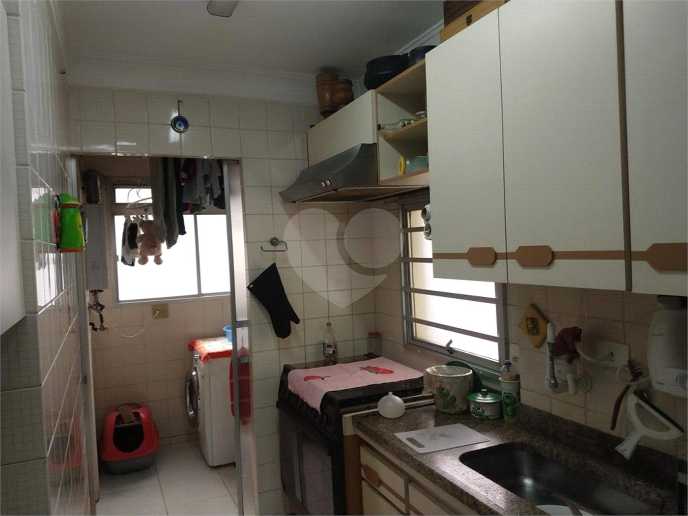 Apartamento na Vila Nova Conceição de 100m2 com 2 dorms, 1 suíte , 3 banheiros, 2 vagas. Estuda permuta.