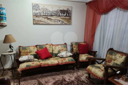 Casa térrea no Jardim Hikare