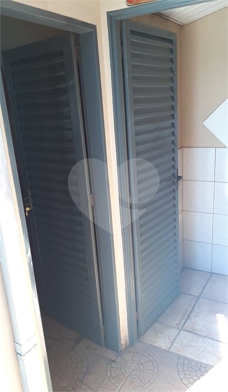 Sobrado com 3 dormitórios, sendo 2 suítes, uma delas master.