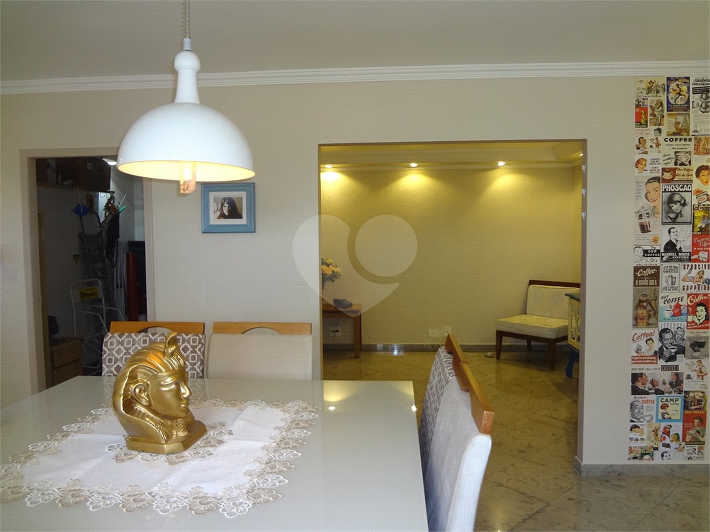 COBERTURA COM PISCINA E CHURRASQUEIRA NA CASA VERDE.