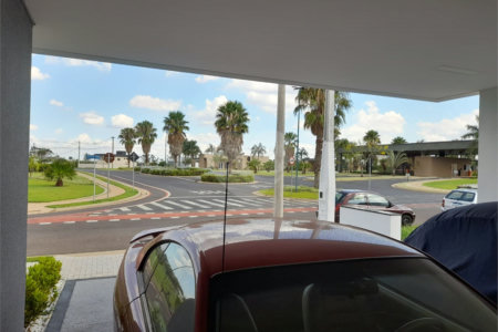 Belíssima Casa à Venda no Condomínio Damha IV