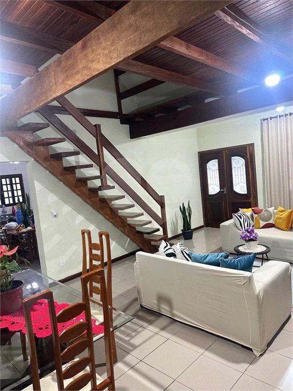 Sítio encantador em Nazaré Paulista – 1.000 m² de terreno, piscina e varanda gourmet