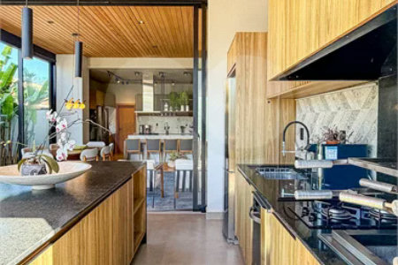 Indaiatuba - HOME DESIGN - Casa Térrea - Condomínio Paradiso - 420 m² de terreno - 307,19 m² de área construída - 3 suítes completas, sendo 1 master com closet planejado e banheira de imersão - Sala de TV reversível para 4ª suíte - Sala de estar ampla e varanda gourmet integrada - Cozinha com móve