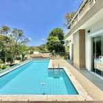 Magnífica Casa Contemporânea na Fazendinha - 4dorms | 3 Suites | Gourmet, piscina, lareira, hóspedes, escritório! Muito Verde e Tranquilidade em um dos melhores condominios da Região .