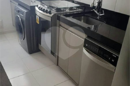 Apartamento no Condomínio Parque dos Manacás.