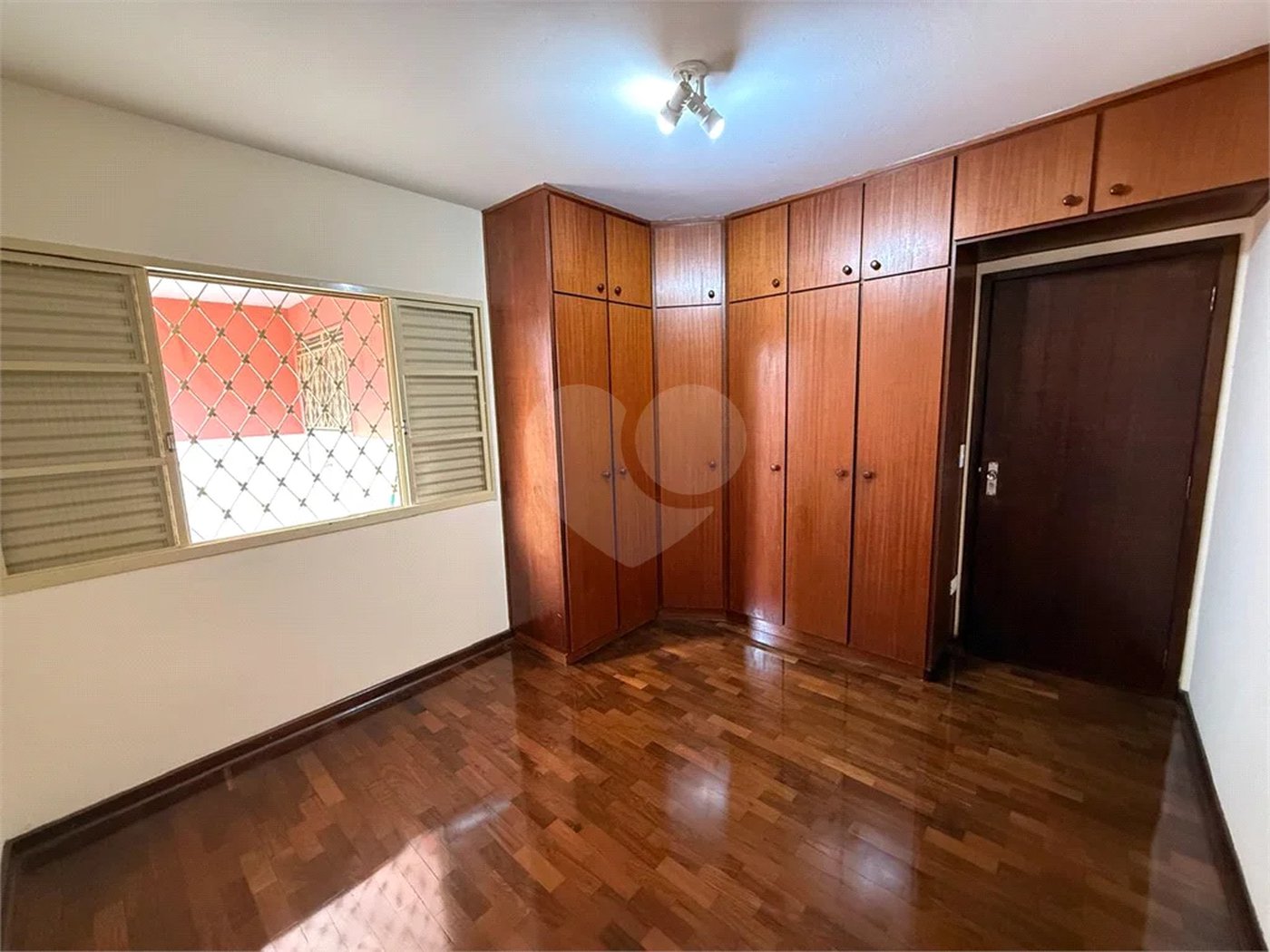 Excelente Casa de Esquina na Vila Monteiro – Oportunidade para Moradia ou Comércio