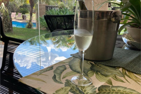 Chácara no Condomínio Vale das Laranjeiras em Indaiatuba SP - Venda - R$ 3,600.000,00 - Locaçao - R$ 30.000,00 mais encargos - Linda, espaçosa, aconchegante, acabamento de alto padrão em rua tranquila e arborizada, em um dos Condomínios mais valorizados de Indaiatuba. Com fácil acesso as principa