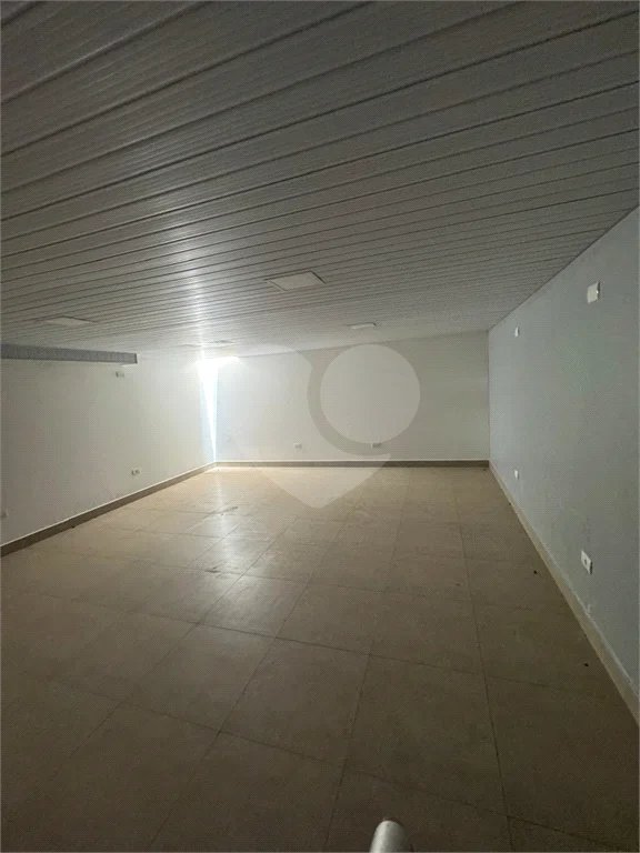 Salão Comercial para locação no Vila Industrial.