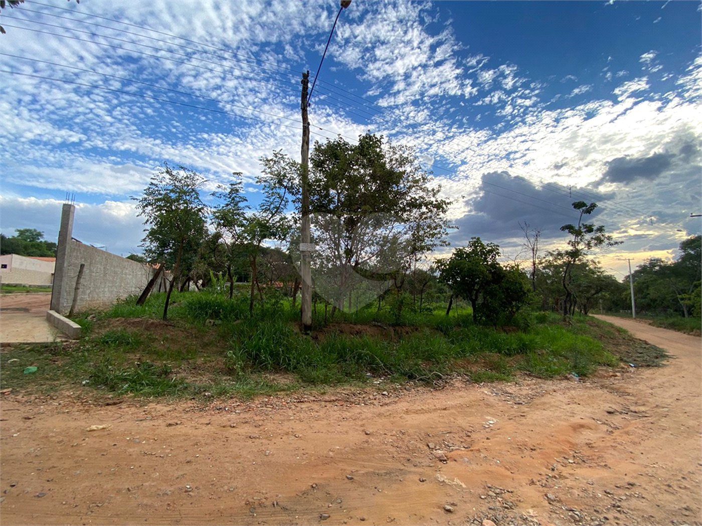 Terreno com 3.075,00 m² de área total.