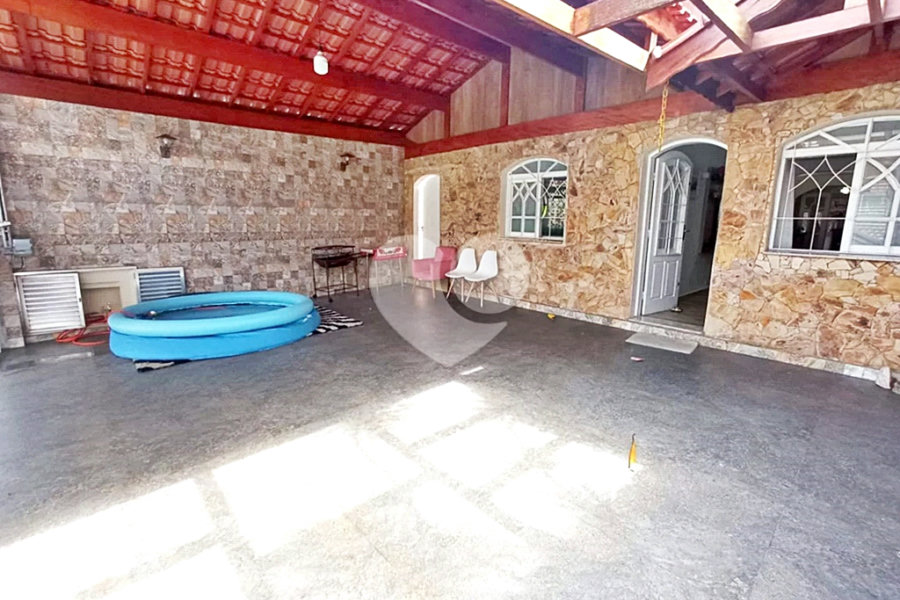 Casa Santa Teresinha | 4 Suítes | 280m² | 3 Vagas | Excelente Localização