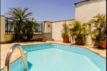 Cobertura duplex com churrasqueira e piscina
