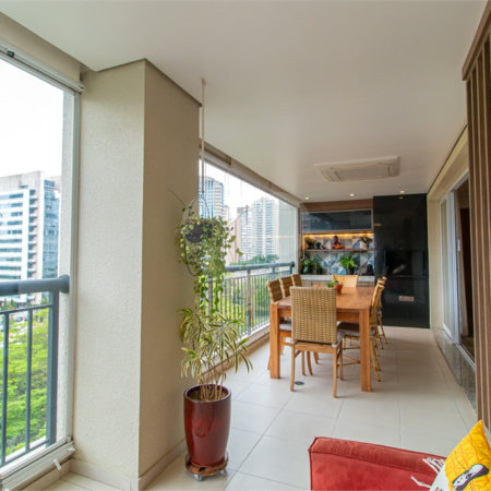 Apartamento com 138m² na Chácara Santo Antônio. 03 suítes e 03 vagas.