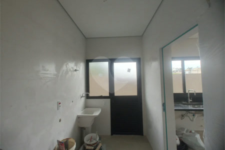 Casa exclusiva em Atibaia de alto padrão com 3 suítes, piscina, espaço gourmet, condomínio fechado, aceita financiamento