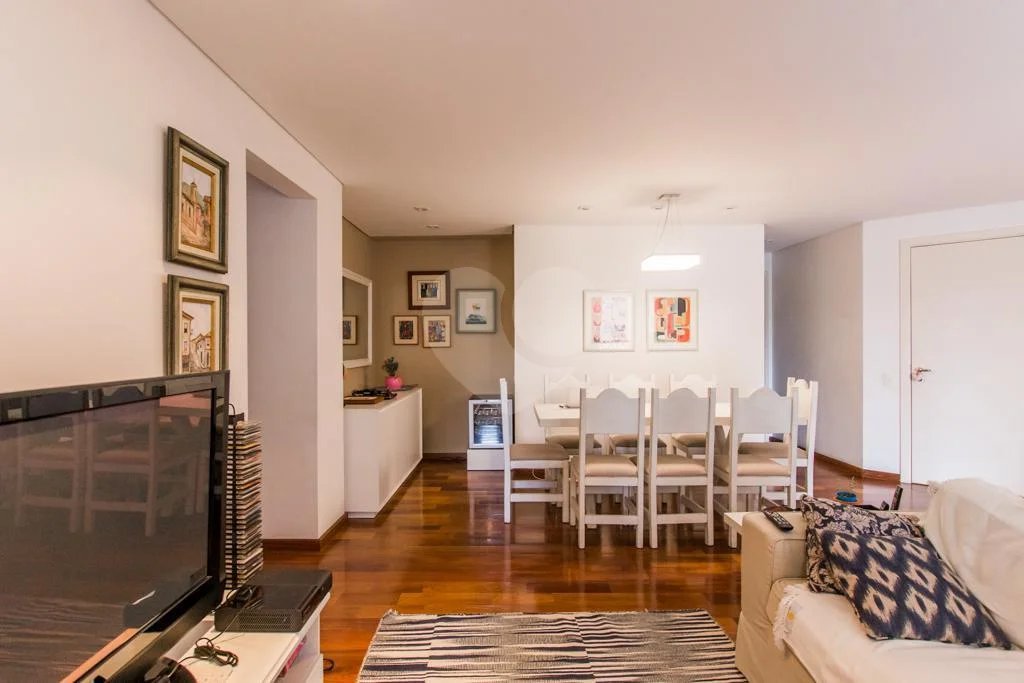 APARTAMENTO COM 118 m², TRÊS SUITES E VARANDA GOURMET - Campo Belo