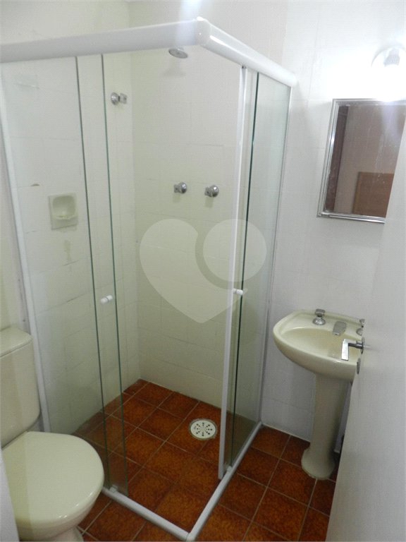 Apartamento mobiliado na Bela Vista de 36m² com 1 vaga de garagem.