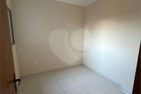 Apartamento no Condomínio Residencial Clarice.