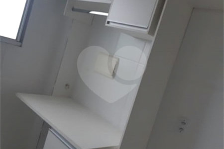 Apartamento no Condomínio Mont Royal .