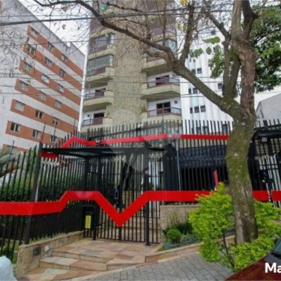 Apartamento com 150m², 3 dormitórios, sendo 1 suíte, 3 vagas de garagem, à venda no Tatuapé.