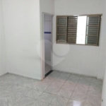 Casa térrea no Loteamento Habitacional São Carlos 1, sendo 3 Dormitórios e 1 suíte