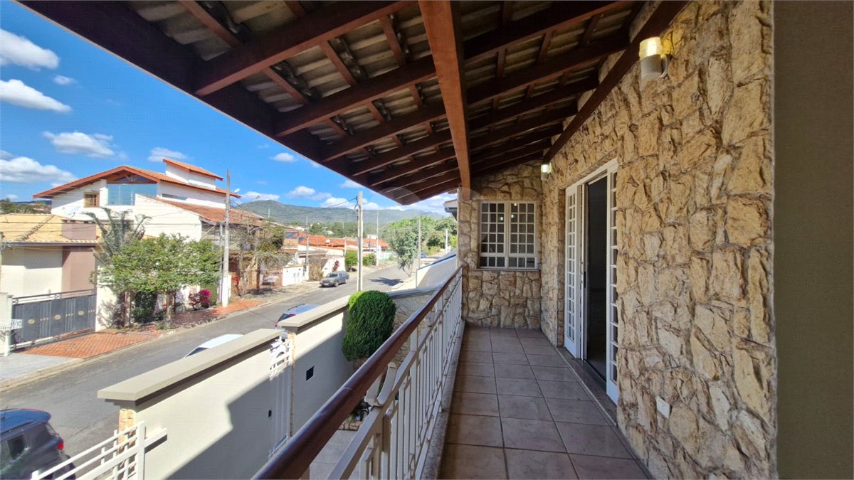 Casa sofisticada à venda em bairro nobre de Atibaia | 3 dormitórios | 408 m²