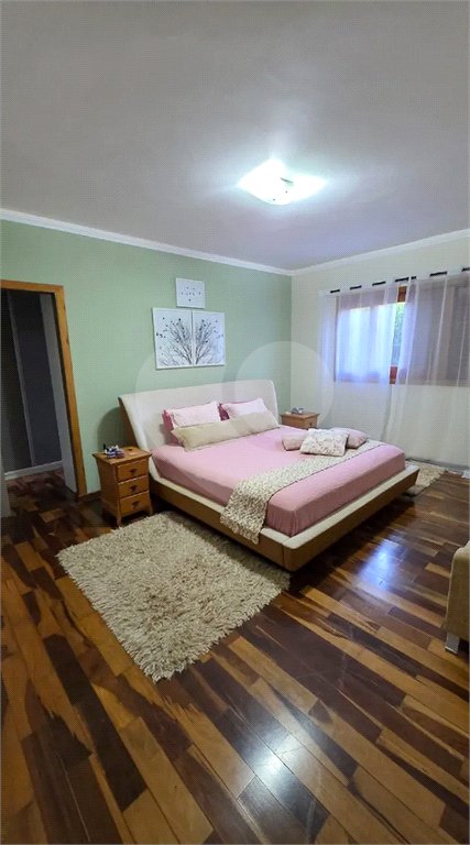 Refúgio de Alto Padrão em Condomínio Fechado: Natureza, Charme e 5.500m² de Terreno