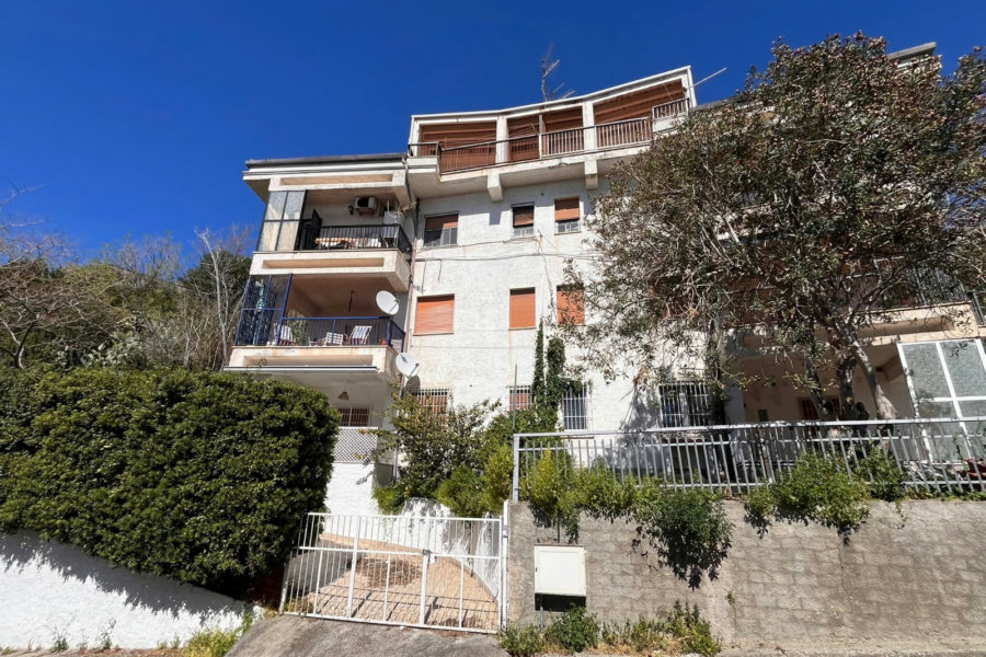 Apartamento à venda com 2 quartos em San Lucido, CS