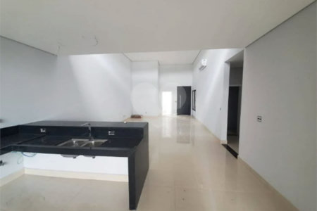 Casa térrea no Condomínio Lauerz Swiss Park.