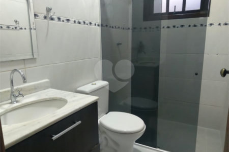 Sobrado espaçoso e bem localizado