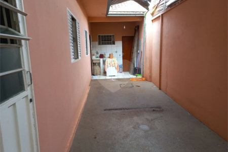 Sobrado à venda com excelente distribuição de espaços