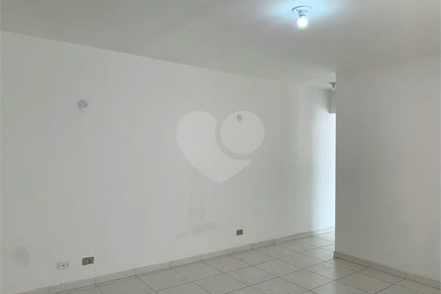 Casa espaçosa com 3 quartos, suíte, quintal e 2 vagas na Vila Santa Catarina
