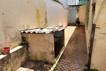 Casa Térrea com 3 dormitórios.