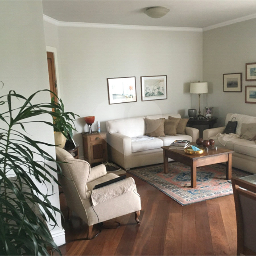 Campo Belo: Elegante Apartamento de 113 m² com Suíte e 2 Vagas em Localização Privilegiada